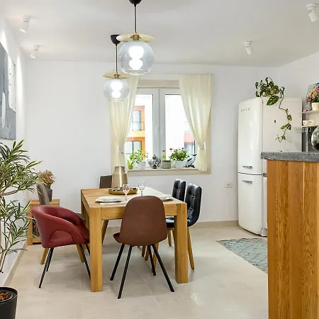 Apartment Stylish Flat With Balcony & Views - Briz, By Flat Mаnаger Warna