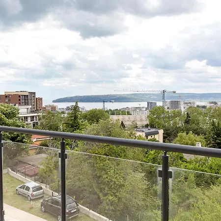 Stylish Flat With Balcony & Views - Briz, By Flat Mаnаger Apartment *